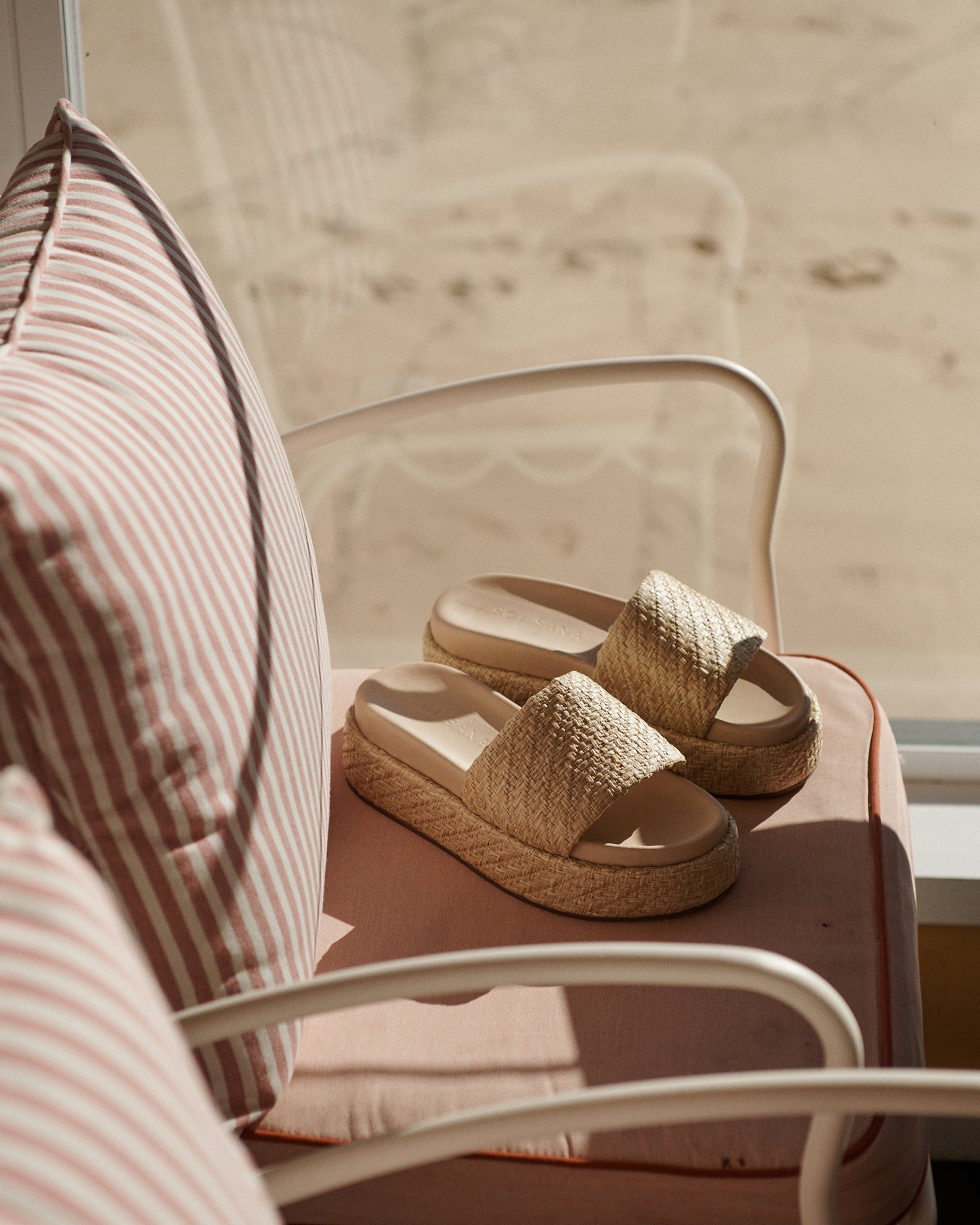 DUSTIN FLATFORM NATURAL RAFFIA